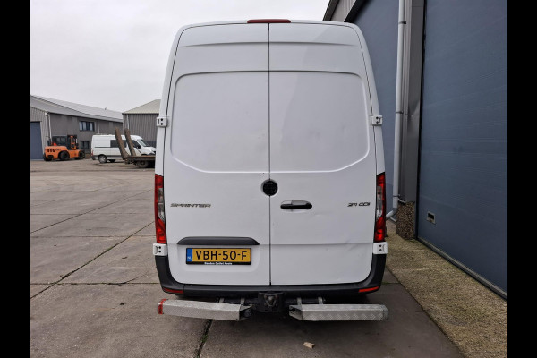 Mercedes-Benz Sprinter 211 2.2 CDI L2H2 AUTOMAAT / TREKHAAK / NAVI / EURO 6 / CARPLAY