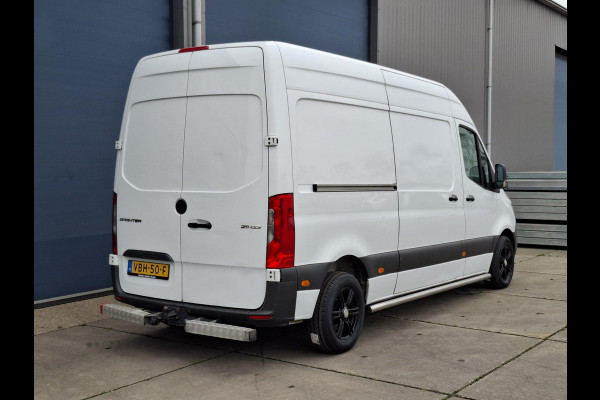 Mercedes-Benz Sprinter 211 2.2 CDI L2H2 AUTOMAAT / TREKHAAK / NAVI / EURO 6 / CARPLAY