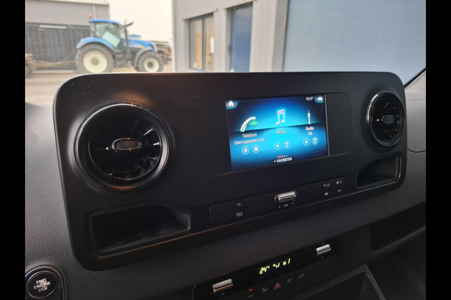 Mercedes-Benz Sprinter 211 2.2 CDI L2H2 AUTOMAAT / TREKHAAK / NAVI / EURO 6 / CARPLAY