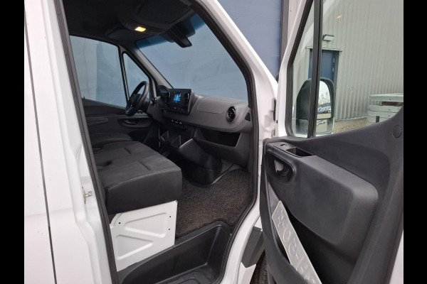 Mercedes-Benz Sprinter 211 2.2 CDI L2H2 AUTOMAAT / TREKHAAK / NAVI / EURO 6 / CARPLAY