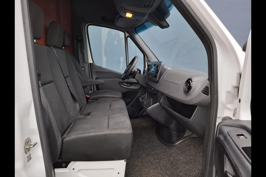 Mercedes-Benz Sprinter 211 2.2 CDI L2H2 AUTOMAAT / TREKHAAK / NAVI / EURO 6 / CARPLAY