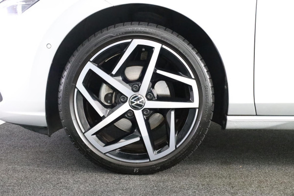 Volkswagen Golf 1.5 TSI Style 130pk 6bak| Navi| 18'LMvelgen| head-up display| verwarmde voorstoelen