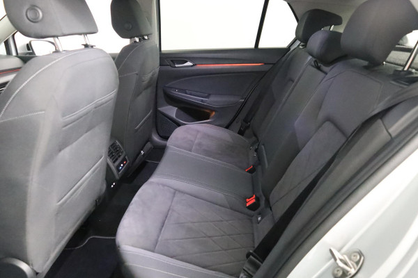 Volkswagen Golf 1.5 TSI Style 130pk 6bak| Navi| 18'LMvelgen| head-up display| verwarmde voorstoelen