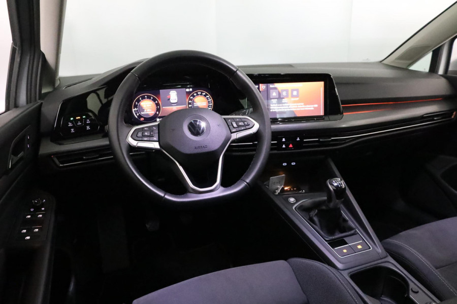 Volkswagen Golf 1.5 TSI Style 130pk 6bak| Navi| 18'LMvelgen| head-up display| verwarmde voorstoelen