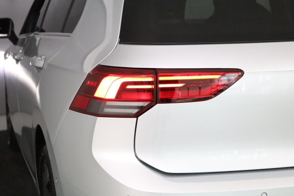 Volkswagen Golf 1.5 TSI Style 130pk 6bak| Navi| 18'LMvelgen| head-up display| verwarmde voorstoelen