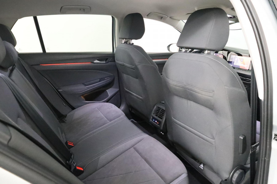 Volkswagen Golf 1.5 TSI Style 130pk 6bak| Navi| 18'LMvelgen| head-up display| verwarmde voorstoelen