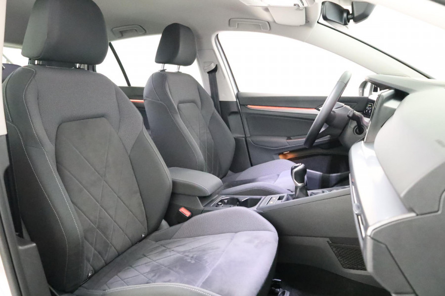 Volkswagen Golf 1.5 TSI Style 130pk 6bak| Navi| 18'LMvelgen| head-up display| verwarmde voorstoelen