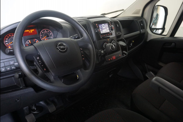 Opel Movano 140pk L2H2 Edition Navi Camera Parkeersensoren Trekhaak Cruise control Airco