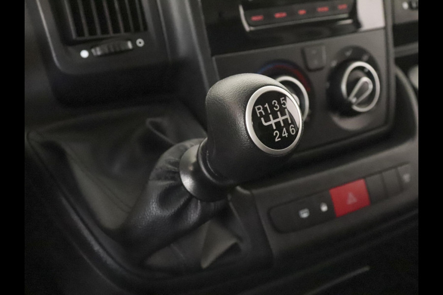 Opel Movano 140pk L2H2 Edition Navi Camera Parkeersensoren Trekhaak Cruise control Airco