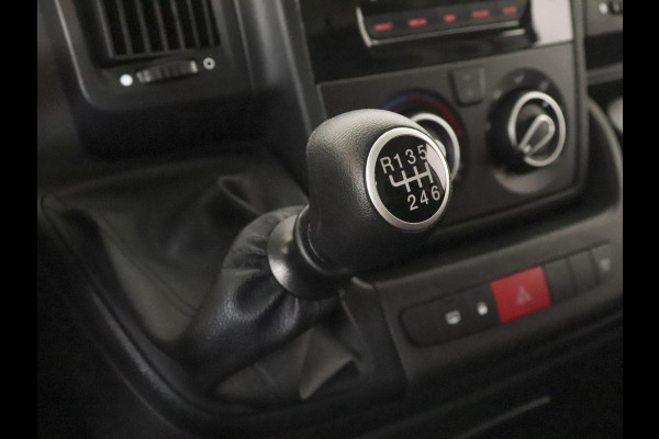 Opel Movano 140pk L2H2 Edition Navi Camera Parkeersensoren Trekhaak Cruise control Airco