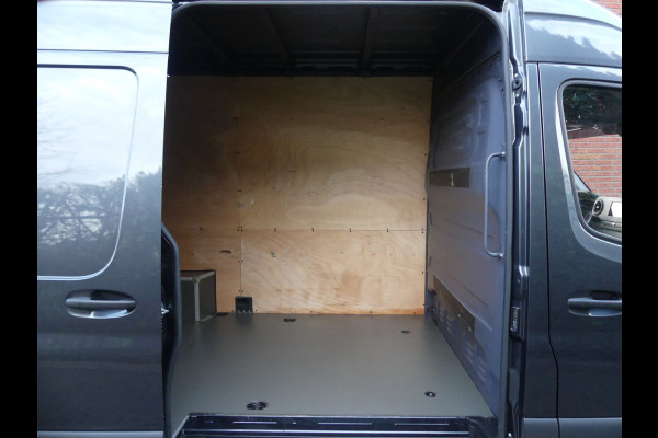 Mercedes-Benz Sprinter 319 CDI 190PK L2H2 LED/PDC/Navi/Camera