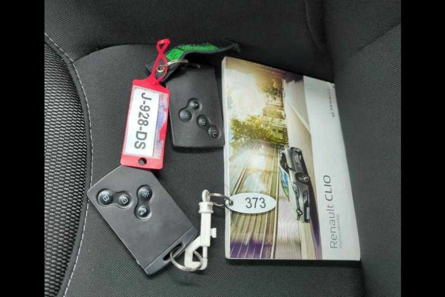 Renault Clio Estate 0.9 TCe Zen 90PK / Trekhaak / Pdc. / Airco / Navigatie / Radio multimedia / Apk 07-2026