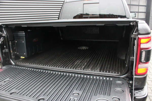 Dodge Ram 1500 5.7 V8 4x4 CREW CAB LIMITED 2020 100DKM / NIEUWSTAAT / COMPLETE HISTORY / FULL OPTIONS / VERBREED / GROOT NAVI