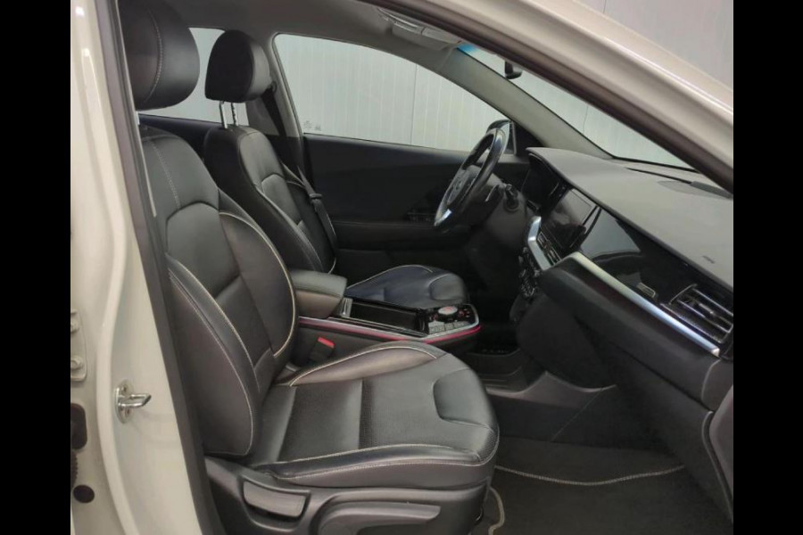Kia e-Niro ExecutiveLine 64 kWh / Trekhaak / Leder / Xenon / Navigatie / Pdc+Camera / Apk 11-2026