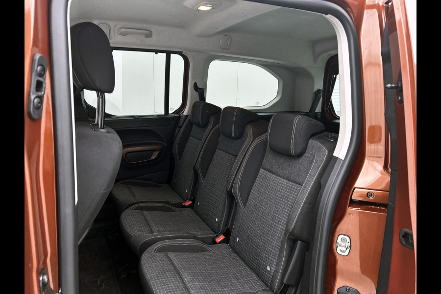 Peugeot Rifter Long 1.2 131PK Automaat GT 7pers. * Distributie vv.bij 95Dkm * / Trekhaak / Airco-ecc. / Pdc+Camera / Navigatie / 2xSchuifdeur / Apk 03-2027