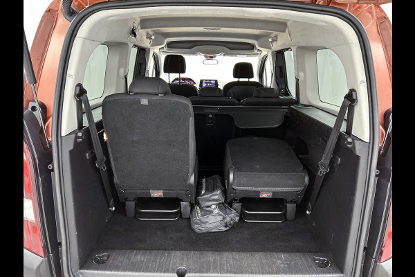 Peugeot Rifter Long 1.2 131PK Automaat GT 7pers. * Distributie vv.bij 95Dkm * / Trekhaak / Airco-ecc. / Pdc+Camera / Navigatie / 2xSchuifdeur / Apk 03-2027