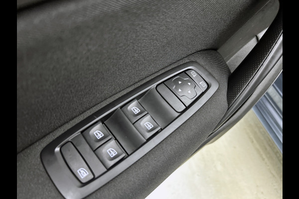 Renault Mégane Estate 1.3 TCe 140PK Equilibre / Navigatie / Pdc.V+A / Airco-ecc./ Xenon / Radio multimedia / Apk 07-2027