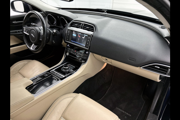 Jaguar XE 2.0 Prestige Automaat / Navigatie / Leder / Cruise-ctr. / Lmv 17"/ Stoelverw. / Camera / Apk 11-2026