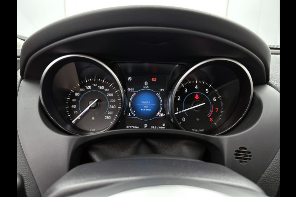 Jaguar XE 2.0 Prestige Automaat / Navigatie / Leder / Cruise-ctr. / Lmv 17"/ Stoelverw. / Camera / Apk 11-2026