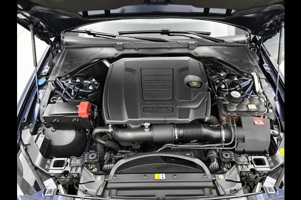 Jaguar XE 2.0 Prestige Automaat / Navigatie / Leder / Cruise-ctr. / Lmv 17"/ Stoelverw. / Camera / Apk 11-2026