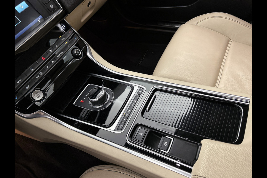 Jaguar XE 2.0 Prestige Automaat / Navigatie / Leder / Cruise-ctr. / Lmv 17"/ Stoelverw. / Camera / Apk 11-2026