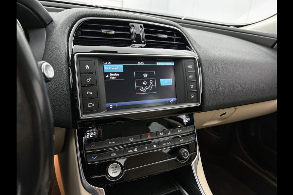 Jaguar XE 2.0 Prestige Automaat / Navigatie / Leder / Cruise-ctr. / Lmv 17"/ Stoelverw. / Camera / Apk 11-2026