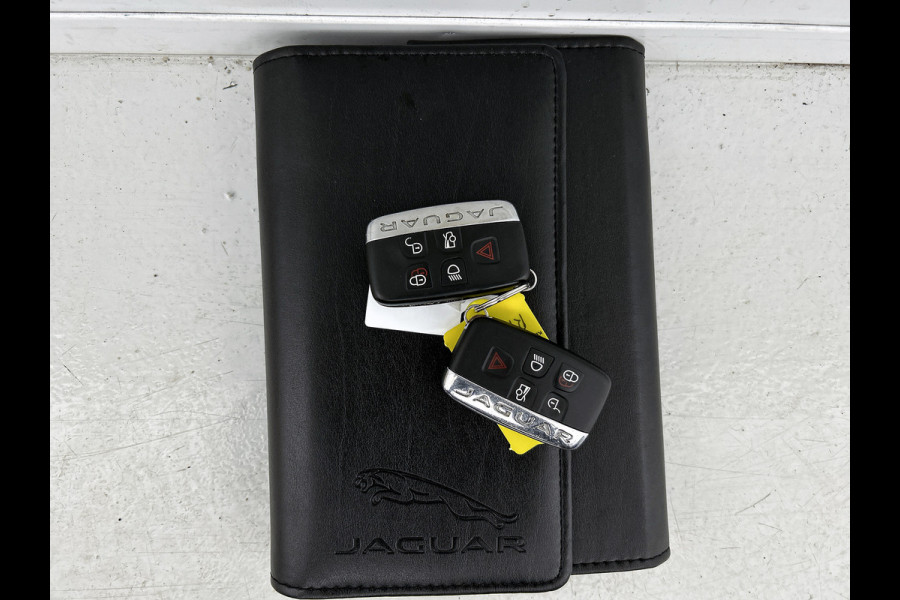 Jaguar XE 2.0 Prestige Automaat / Navigatie / Leder / Cruise-ctr. / Lmv 17"/ Stoelverw. / Camera / Apk 11-2026