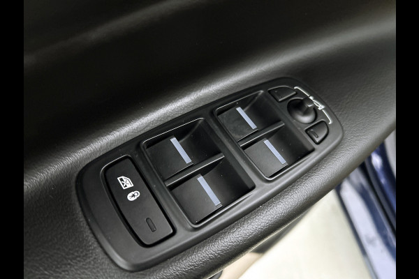 Jaguar XE 2.0 Prestige Automaat / Navigatie / Leder / Cruise-ctr. / Lmv 17"/ Stoelverw. / Camera / Apk 11-2026