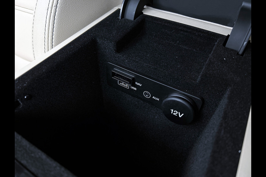 Jaguar XE 2.0 Prestige Automaat / Navigatie / Leder / Cruise-ctr. / Lmv 17"/ Stoelverw. / Camera / Apk 11-2026