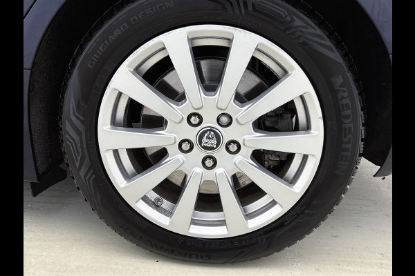 Jaguar XE 2.0 Prestige Automaat / Navigatie / Leder / Cruise-ctr. / Lmv 17"/ Stoelverw. / Camera / Apk 11-2026