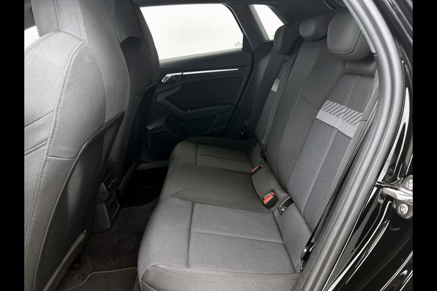 Audi A3 Sportback 30 TFSI Business edition 5Drs. / Virtual cockpit / Airco-ecc./ Navigatie / Pdc / Xenon / Radio multimedia / Apk 11-2026
