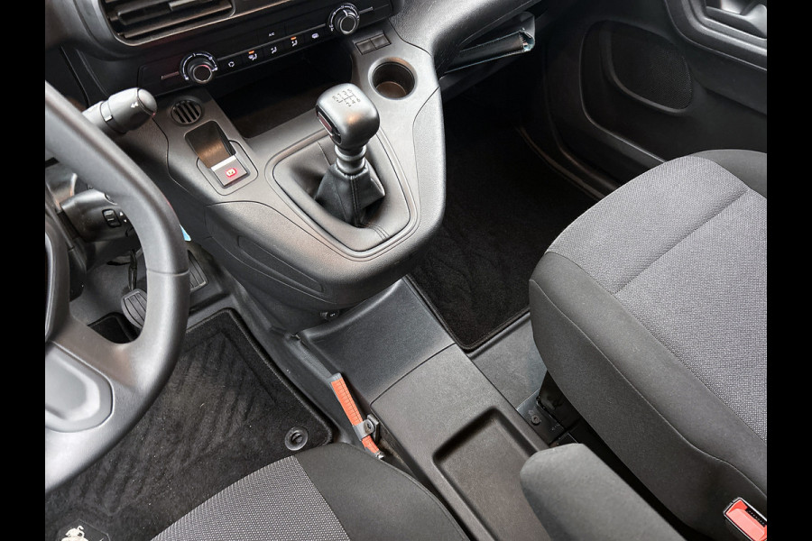 Peugeot Partner 1.2 Benzine 111PK Euro6 *Distributie bij 68Dkm. vervangen* Premium / Airco / Navigatie / Schuifdeur Re./ Radio multimedia / Apk 08-2027