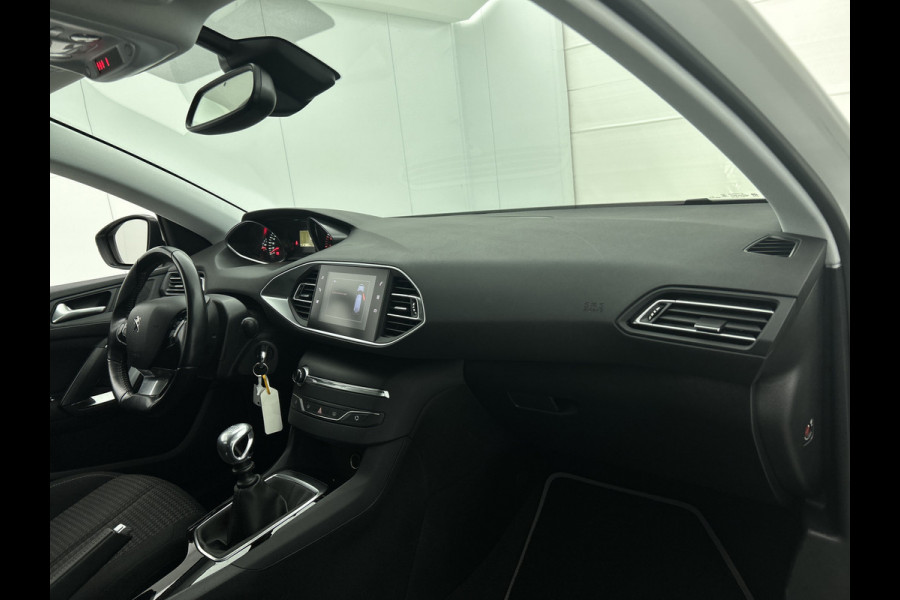 Peugeot 308 SW 1.2 111PK PureTech Active * Distributie vv bij 85Dkm.* / Trekhaak / Navigatie / Airco-ecc./ Pdc./ Radio multimedia / / Apk nieuw