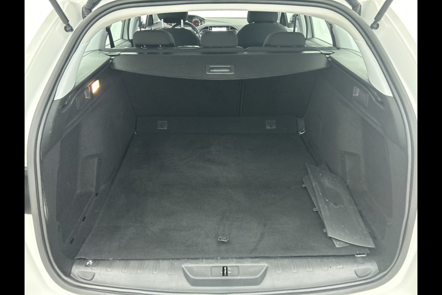 Peugeot 308 SW 1.2 111PK PureTech Active * Distributie vv bij 85Dkm.* / Trekhaak / Navigatie / Airco-ecc./ Pdc./ Radio multimedia / / Apk nieuw
