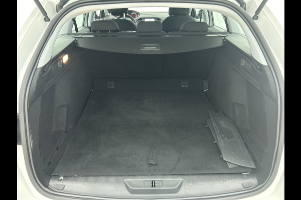 Peugeot 308 SW 1.2 111PK PureTech Active * Distributie vv bij 85Dkm.* / Trekhaak / Navigatie / Airco-ecc./ Pdc./ Radio multimedia / / Apk nieuw