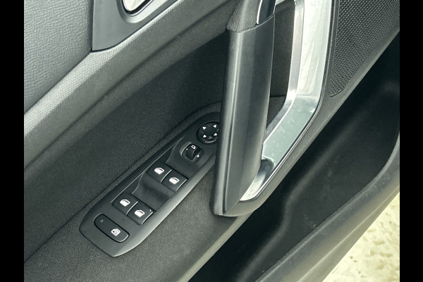 Peugeot 308 SW 1.2 111PK PureTech Active * Distributie vv bij 85Dkm.* / Trekhaak / Navigatie / Airco-ecc./ Pdc./ Radio multimedia / / Apk nieuw