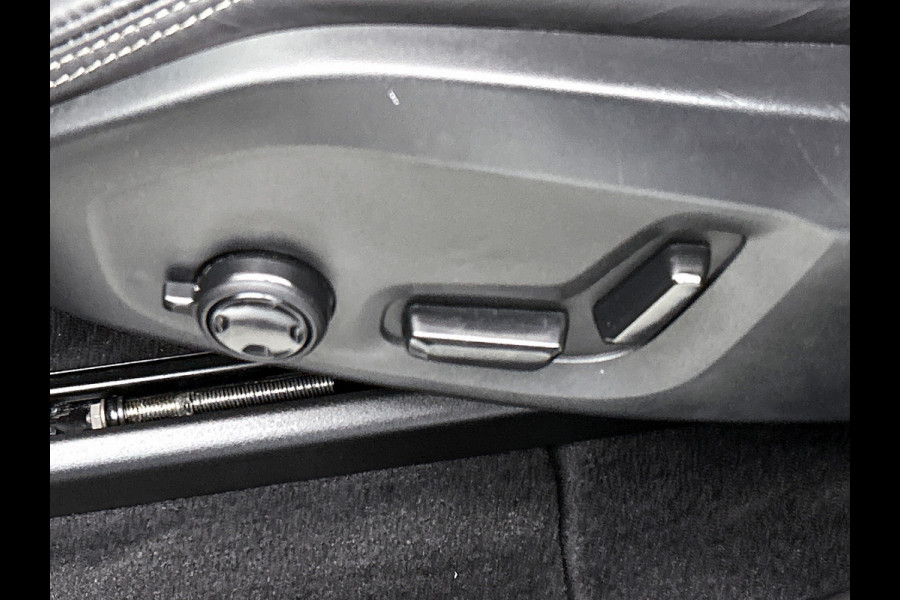 Volvo XC60 2.0 T6 250KW AWD hybrid Inscription / Panoramadak / Trekhaak / Leder lux./Stuur-Stoelverw / Pdc+camera / Audio & Park Ass./ Lighting / Apk 06-2027