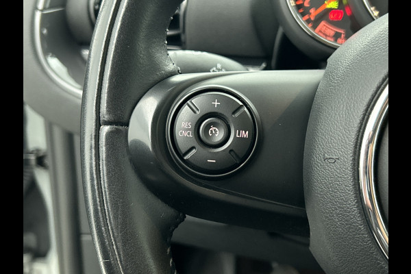 MINI Clubman 2.0D 150PK Cooper Business Edition / Airco-ecc./ Stoelverwarming / Navigatie / Trekhaak / Dab / Pdc. A / Radio multimedia / Apk 04-2026