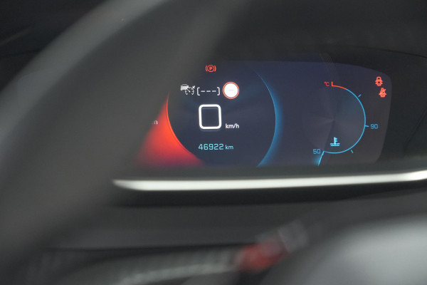 Peugeot 2008 PureTech 130 Allure | Trekhaak | Camera | Stoelverwarming | Adaptieve Cruise Control
