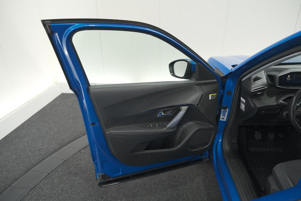 Peugeot 2008 PureTech 130 Allure | Trekhaak | Camera | Stoelverwarming | Adaptieve Cruise Control