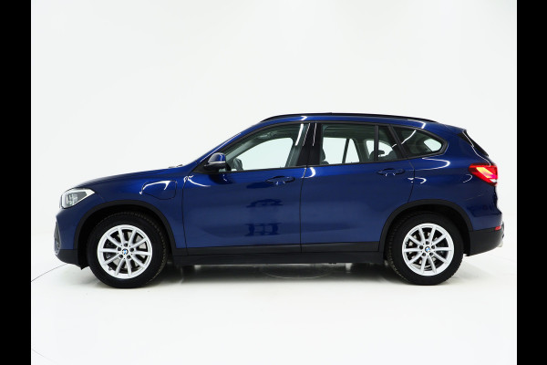 BMW X1 xDrive25e High Executive Shadow | Panoramadak | Head Up | Leder | Camera | Stoelverwarming | LED