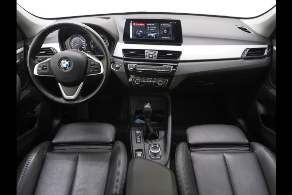 BMW X1 xDrive25e High Executive Shadow | Panoramadak | Head Up | Leder | Camera | Stoelverwarming | LED