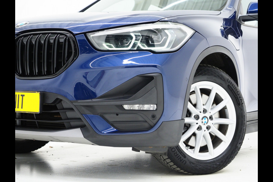BMW X1 xDrive25e High Executive Shadow | Panoramadak | Head Up | Leder | Camera | Stoelverwarming | LED
