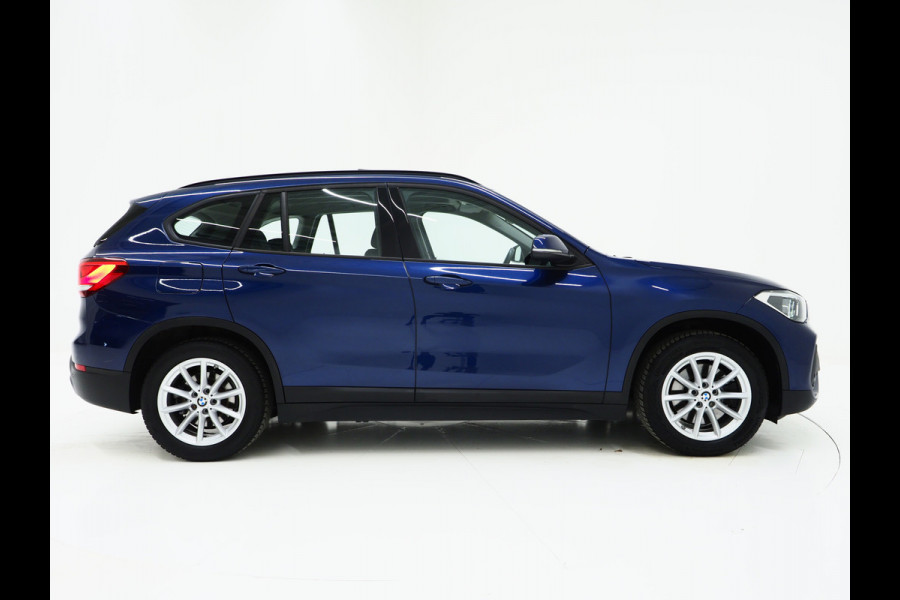 BMW X1 xDrive25e High Executive Shadow | Panoramadak | Head Up | Leder | Camera | Stoelverwarming | LED