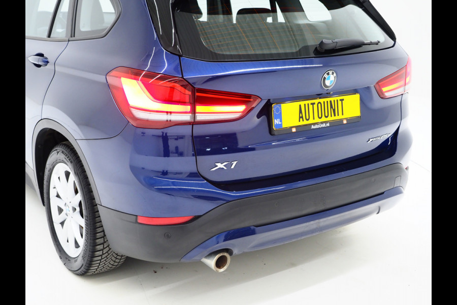 BMW X1 xDrive25e High Executive Shadow | Panoramadak | Head Up | Leder | Camera | Stoelverwarming | LED