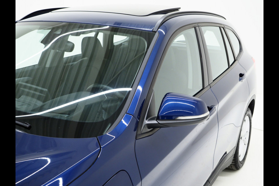 BMW X1 xDrive25e High Executive Shadow | Panoramadak | Head Up | Leder | Camera | Stoelverwarming | LED