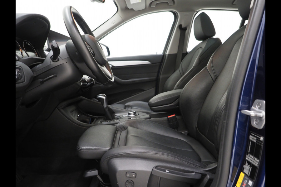 BMW X1 xDrive25e High Executive Shadow | Panoramadak | Head Up | Leder | Camera | Stoelverwarming | LED
