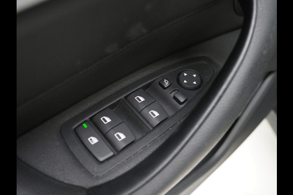 BMW X1 xDrive25e High Executive Shadow | Panoramadak | Head Up | Leder | Camera | Stoelverwarming | LED