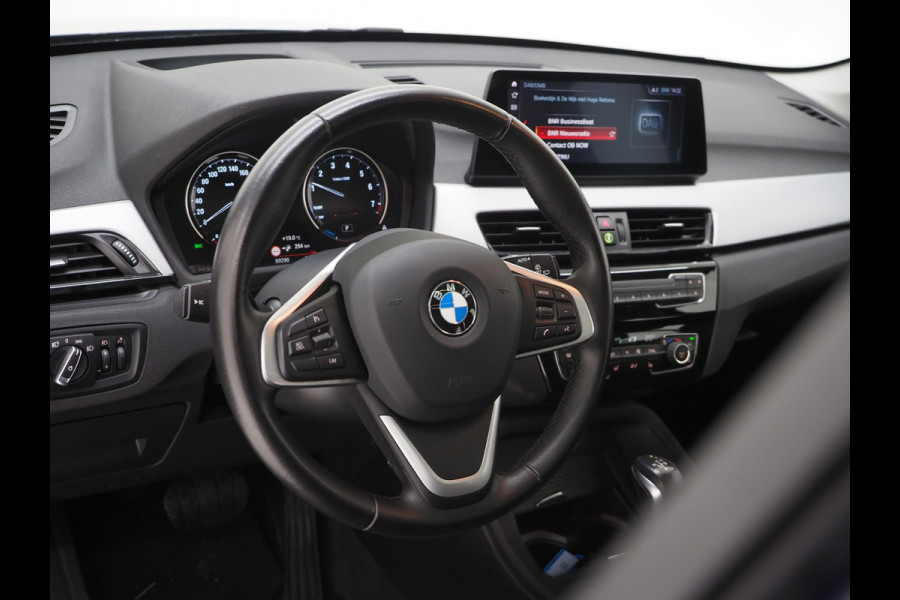 BMW X1 xDrive25e High Executive Shadow | Panoramadak | Head Up | Leder | Camera | Stoelverwarming | LED