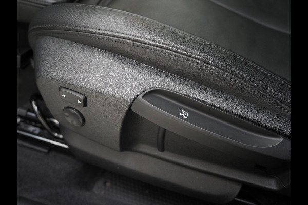 BMW X1 xDrive25e High Executive Shadow | Panoramadak | Head Up | Leder | Camera | Stoelverwarming | LED